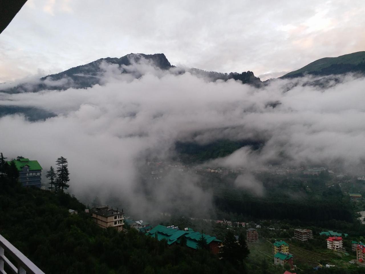 Hotel Seven Hills Manali Exterior foto