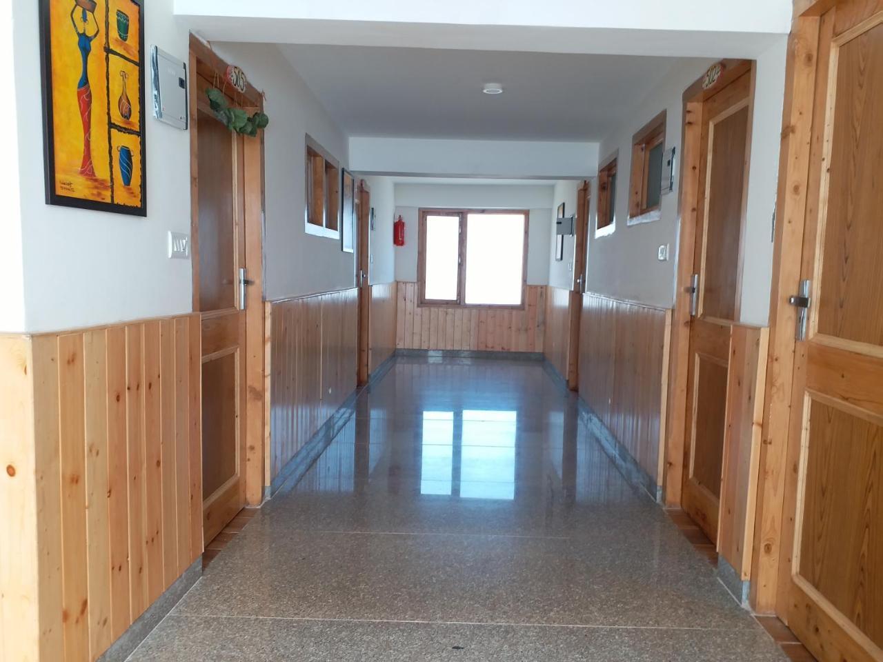 Hotel Seven Hills Manali Exterior foto